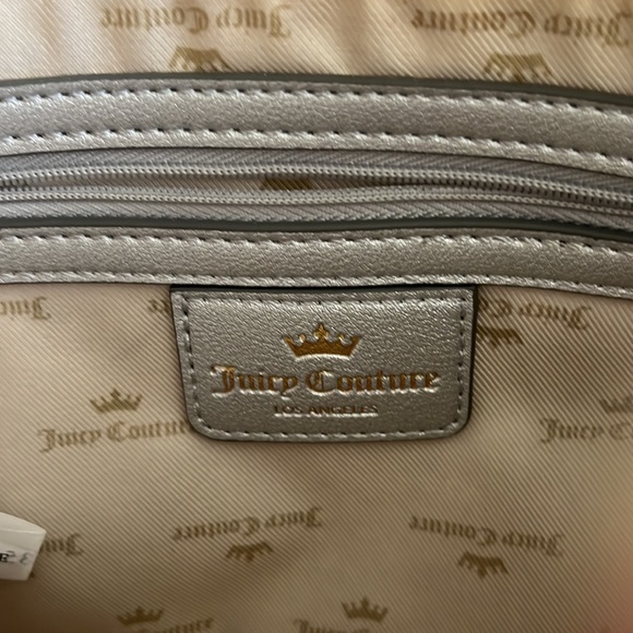 Juicy Couture silver crossbody. Explandable. 4 compartments EUC - Picture 6 of 8
